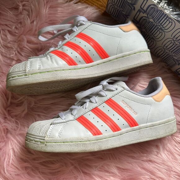 Adidas Original Superstar in White and Signal Pink size 6.5 Womens VGUC - Picture 3 of 12